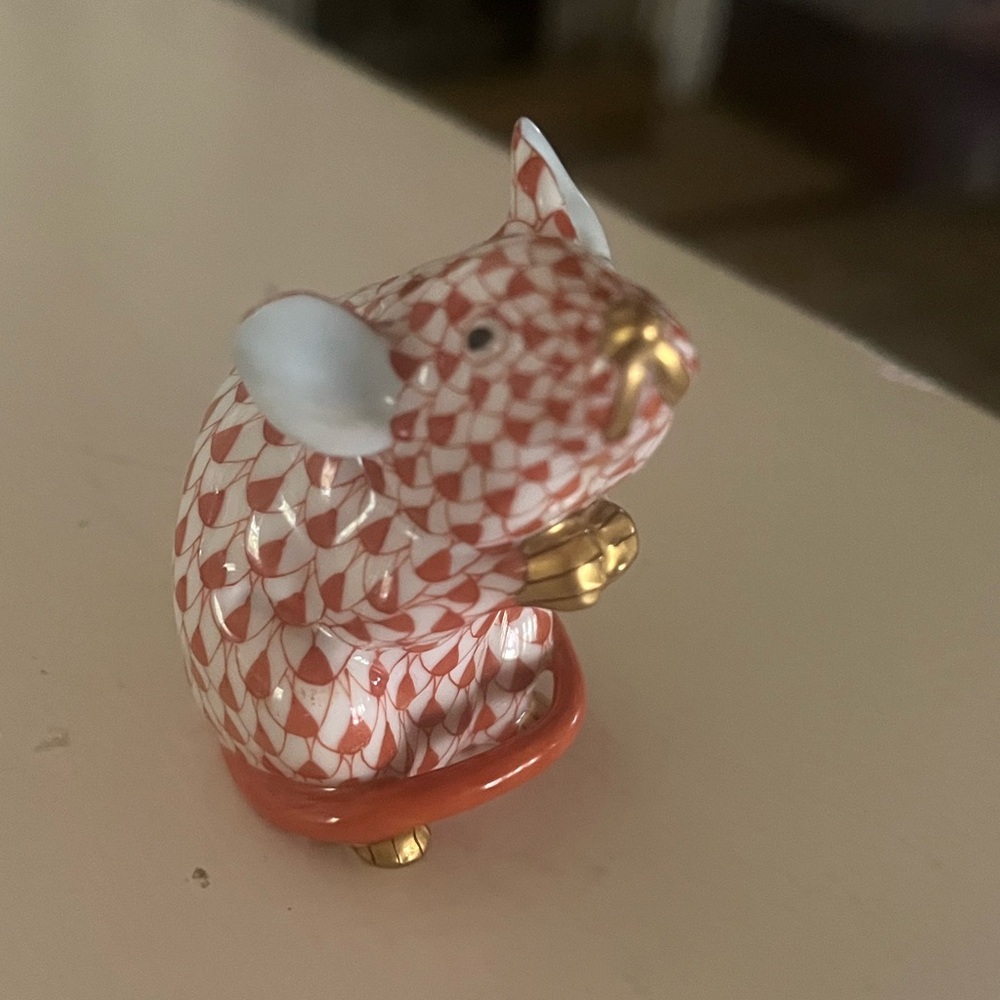 Wonderful Herend Rust Porcelain Mouse Figurine. Excellent condition.Retired 2015